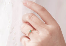 Load image into Gallery viewer, Green Stone Crystal Ring