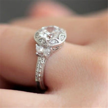Load image into Gallery viewer, Classic Engagement Ring