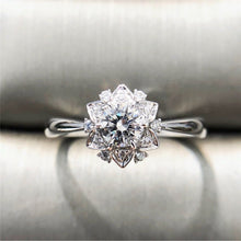 Load image into Gallery viewer, Luxury Floral Rhinestone Ring